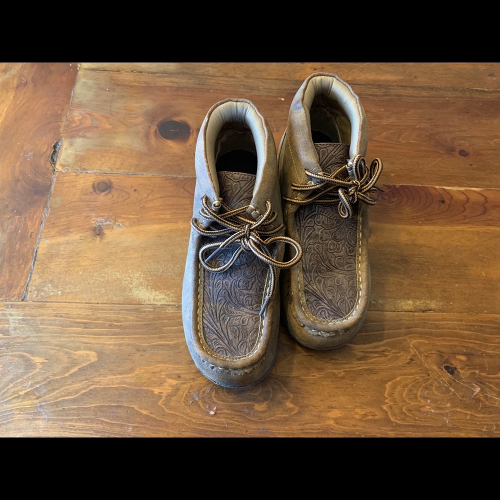 Girls brown leather shoes